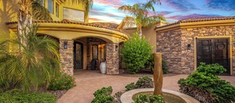 Boulder 84 by LuxeKey | Splash Pad, Billiards, Putting Green & 360 Desert Views