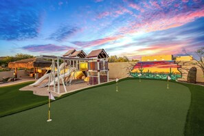 Children’s area - Boulder 84 by LuxeKey | Splash Pad, Billiards, Putting Green & 360 Desert Views (Scottsdale)