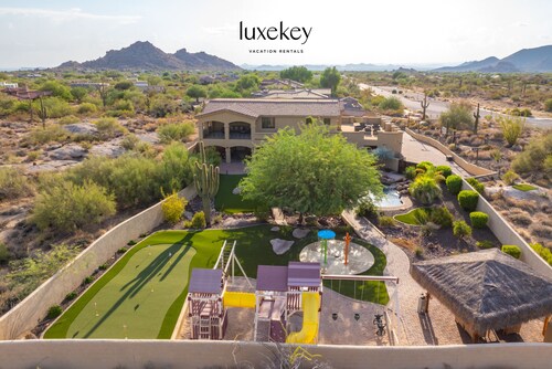 Boulder 84 by LuxeKey | Splash Pad, Billiards, Putting Green & 360 Desert Views