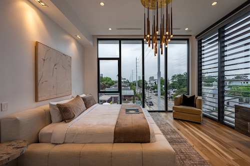 The Glass Haus II· Modern Luxury · River Oaks · Rooftop Terrace · Elevator ⭐️⭐️⭐️⭐️⭐️