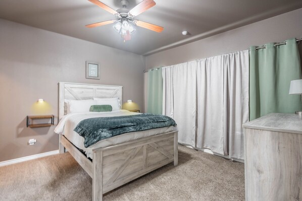 3 bedrooms, desk, iron/ironing board, free WiFi