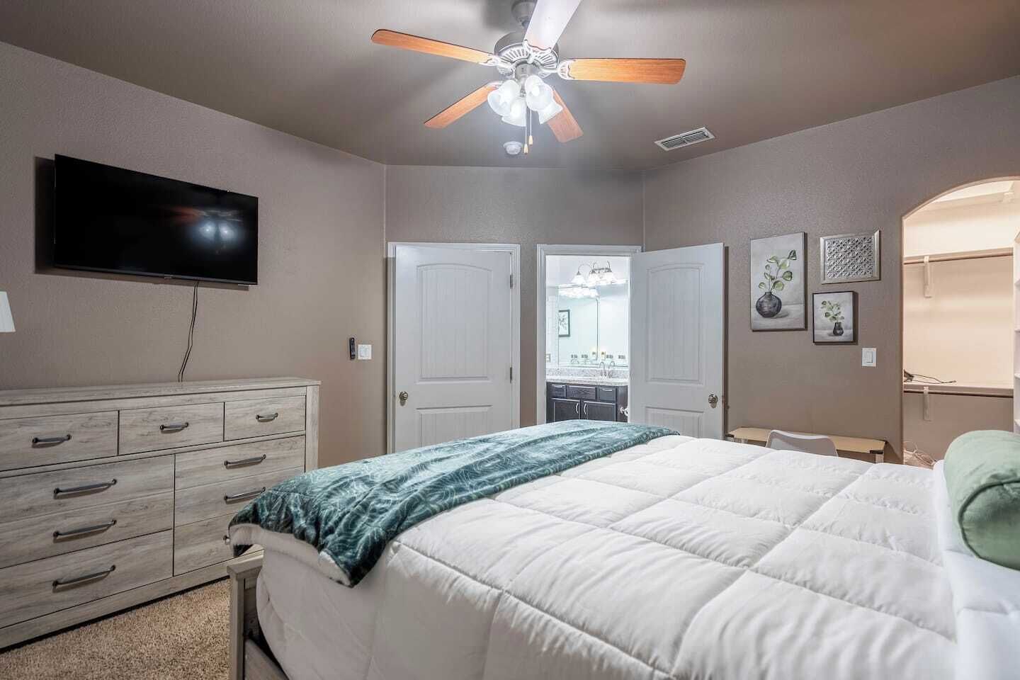 3 chambres, fer et planche à repasser, Wi-Fi gratuit, draps fournis