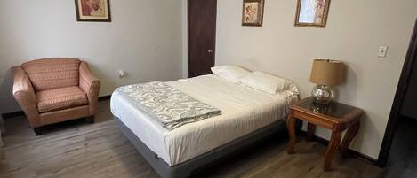 2 Schlafzimmer, Bügeleisen/Bügelbrett, kostenloses WLAN, Bettwäsche