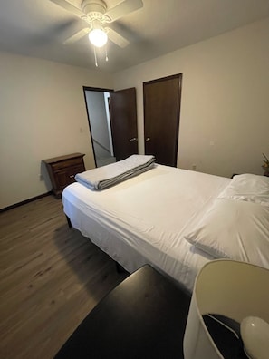 2 多间卧室、熨斗/熨衣板、WiFi、床单
