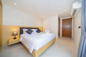 Villa de lujo, 4 habitaciones, alberca privada, vista al jardín | Caja de seguridad en la habitación y tabla de planchar con plancha