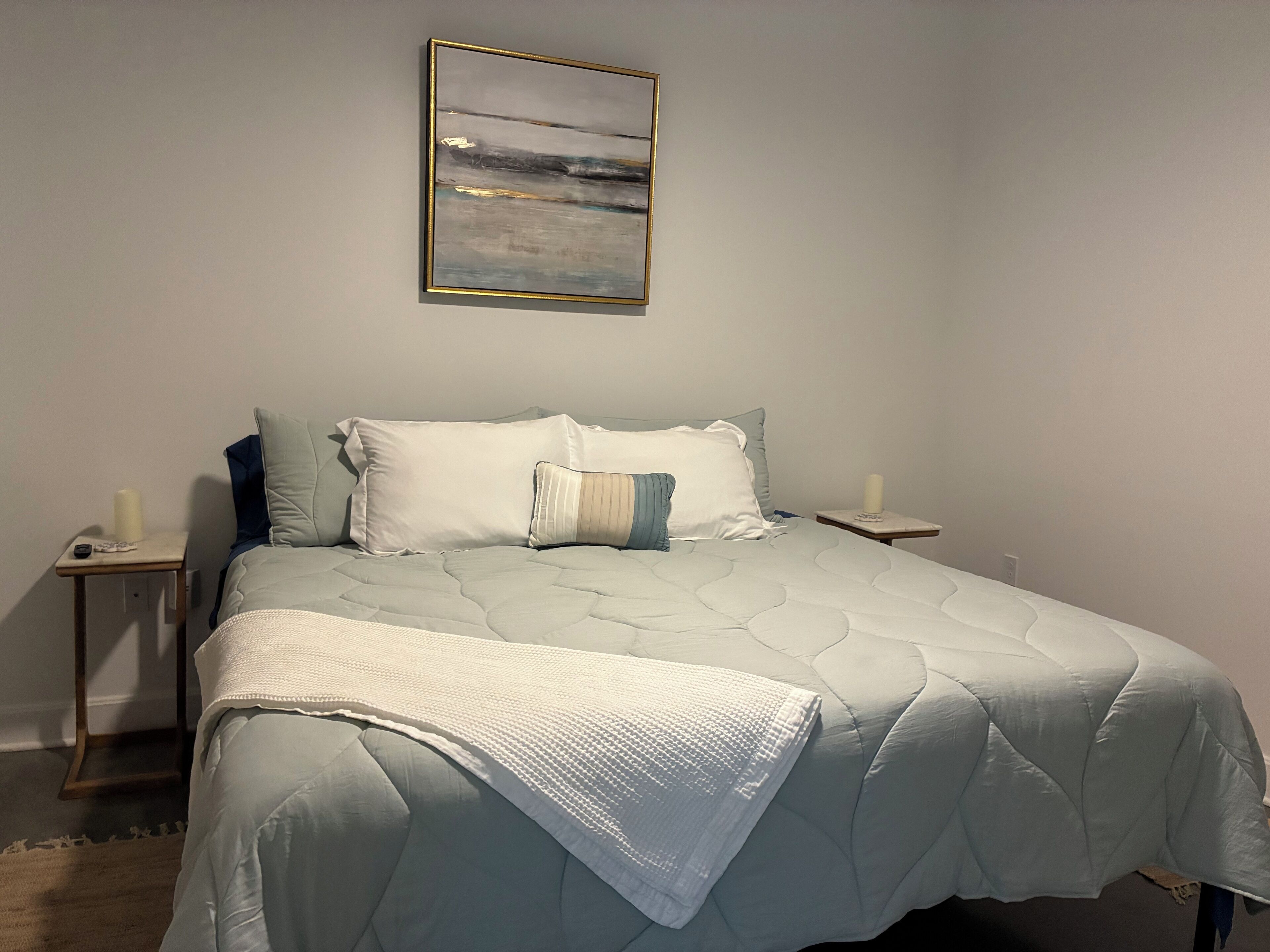 Tabla de planchar con plancha, wifi y ropa de cama 