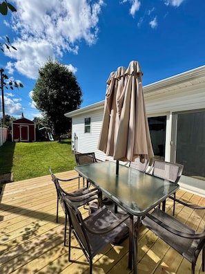 Outdoor dining
