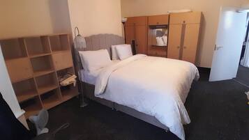 4 bedrooms, WiFi, bed sheets