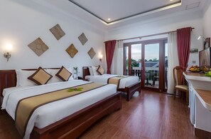 Chambre Triple, vue jardin | Draps en coton égyptien, literie de qualité supérieure, minibar