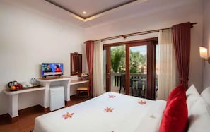 Egyptian cotton sheets, premium bedding, minibar, in-room safe - De Arya Angkor Resort (Siem Reap)
