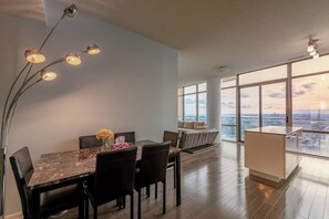 Superior Penthouse, Balcony, City View | Private kitchen | Full-size fridge, microwave, oven, stovetop - Urban Explore (Toronto)