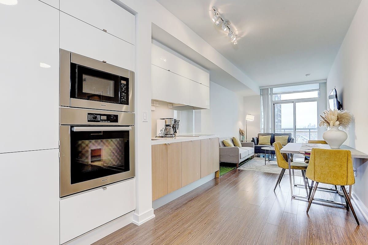 Deluxe Condo, 2 Double Beds, Lake View, Lakeside | Living area