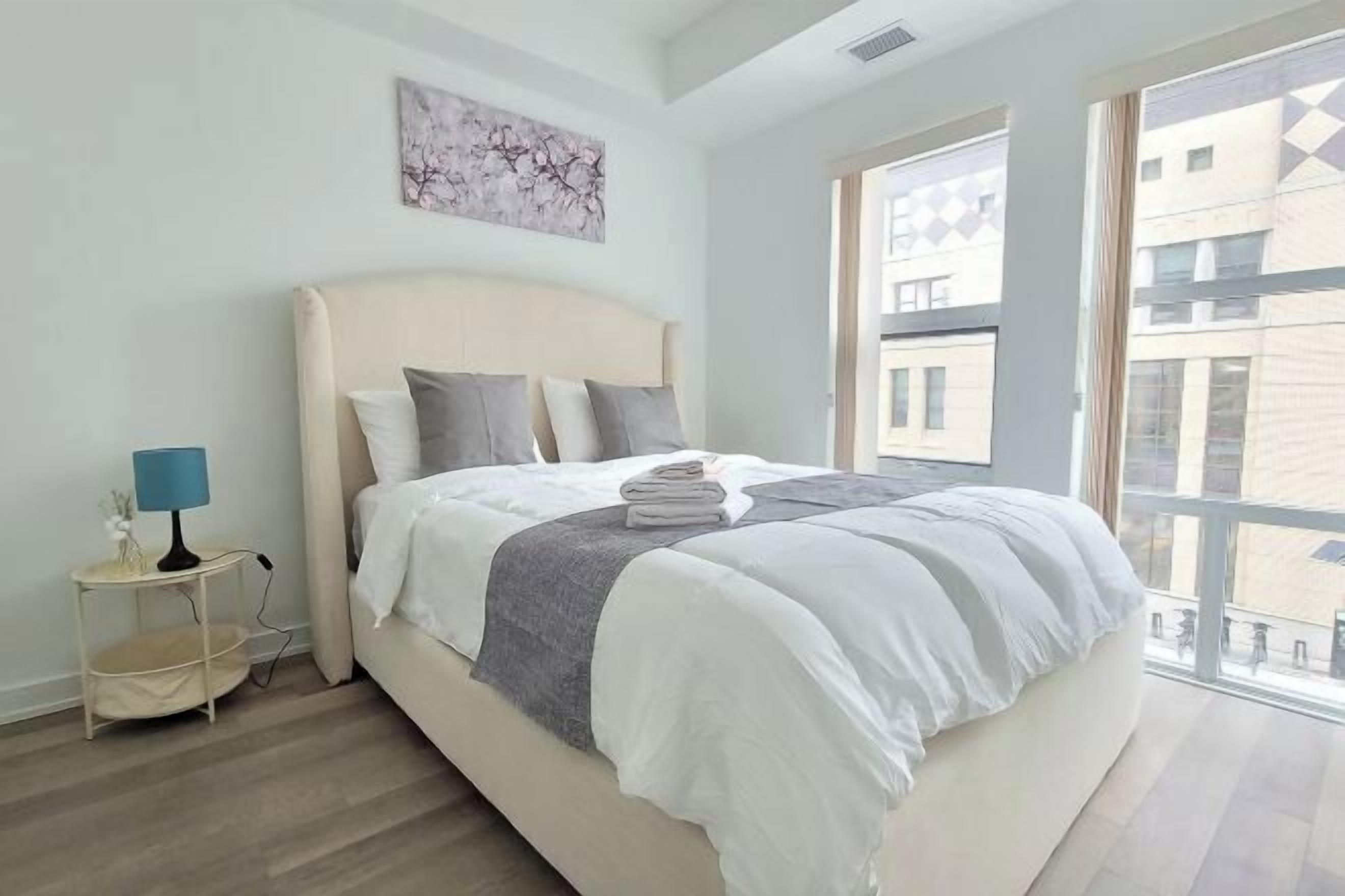 Blendingsgardiner, lydisolert, strykejern/-brett og wi-fi (inkludert)