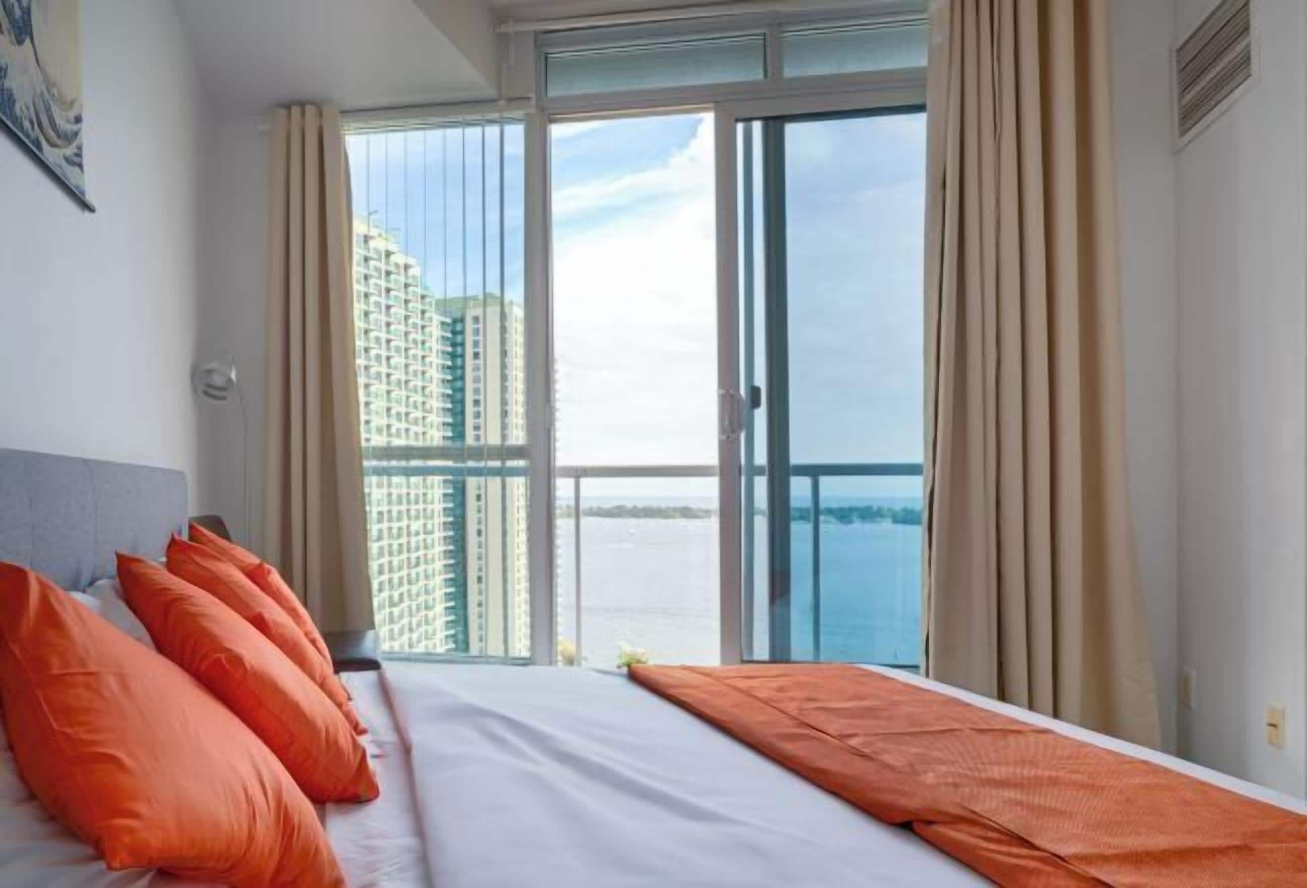 Blendingsgardiner, lydisolert, strykejern/-brett og wi-fi (inkludert)