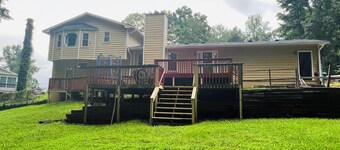 Charming 3-bedroom house in Snellville with AC