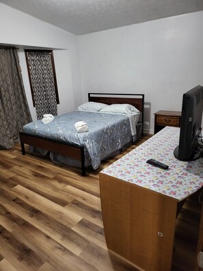 3 chambres, fer et planche à repasser, Wi-Fi gratuit, draps fournis