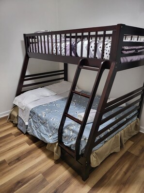 3 bedrooms, iron/ironing board, free WiFi, bed sheets