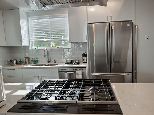 Modern 3BR Hollywood Stay – Exclusive Access & Upscale Amenities