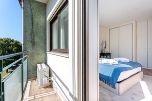 3 bedrooms, iron/ironing board, Internet, bed sheets