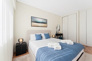 3 habitaciones, tabla de planchar con plancha, internet y ropa de cama 