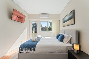 3 bedrooms, iron/ironing board, Internet, bed sheets