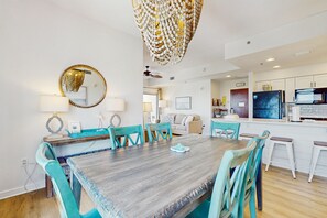 Dining - Gorgeous coastal condo with shared pool and private balcony (Miramar Beach)
