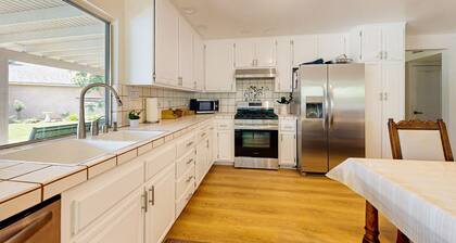 Luxurious home w/private pool, spa, grill & foosball - A/C , free WiFi - dogs ok