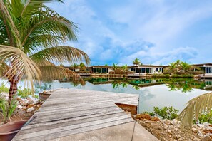 Property grounds - Relaxing villa with private plunge pool, canal views & open layout for families (Placencia)