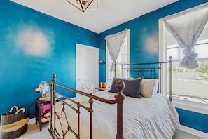 4 bedrooms, Internet, bed sheets