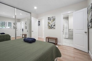 3 bedrooms, desk, iron/ironing board, WiFi