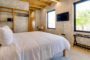 4 bedrooms, iron/ironing board, internet, bed sheets