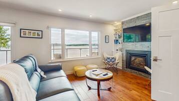 Télévision, cheminée