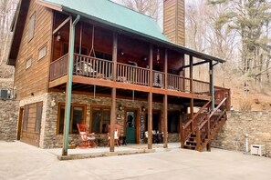 Exterior - Cozy waterfront home w/hot tub, swing, firepit, and fireplace (Scaly Mountain)