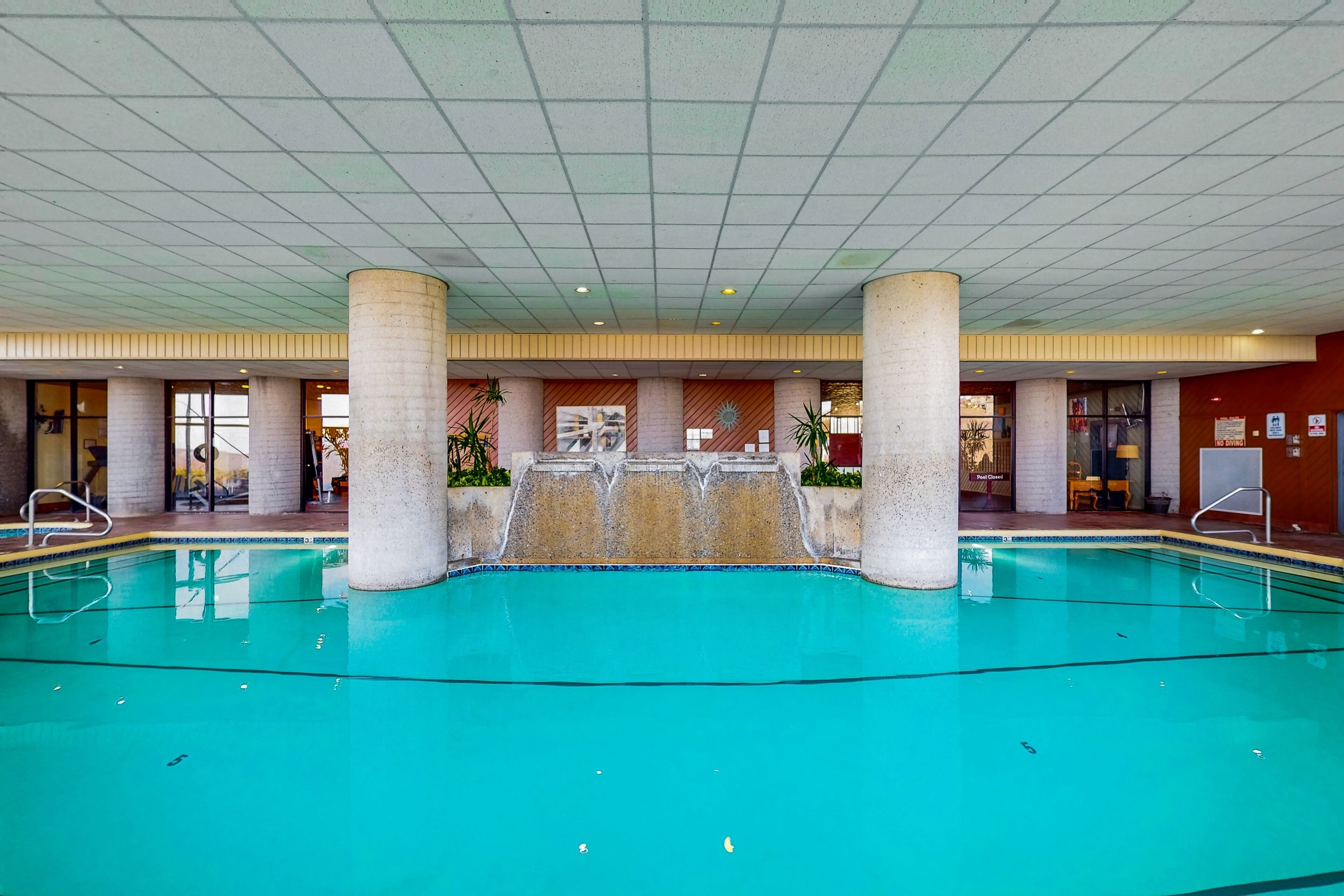 Piscina coperta, una piscina riscaldata