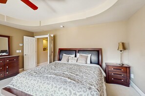 3 عدّة غرف نوم ومكواة/لوح كي وخدمة الإنترنت وملاءات أسرّة