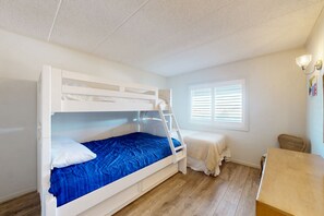 2 bedrooms, iron/ironing board, Internet, bed sheets