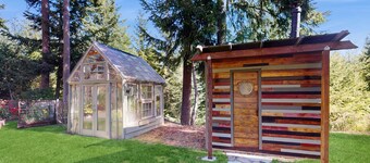 Spacious cabin w/ large deck, grill, w/d & great location