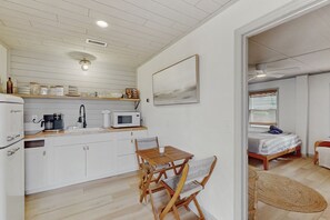 1 chambre, fer et planche à repasser, accès Internet, draps fournis