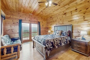 4 bedrooms, iron/ironing board, Internet, bed sheets