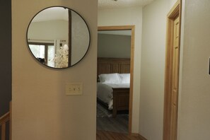 3 bedrooms, desk, iron/ironing board, travel cot