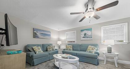 Space Coast Pool Haven - King Bed - Beaches Nearby