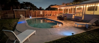 Space Coast Pool Haven - King Bed - Beaches Nearby