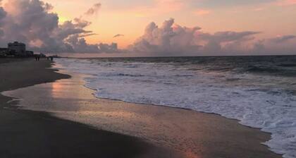 Space Coast Pool Haven - King Bed - Beaches Nearby