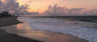 Space Coast Pool Haven - King Bed - Beaches Nearby