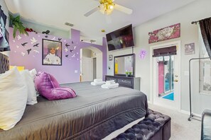 4 bedrooms, iron/ironing board, internet, bed sheets - Charming home with private pool and space for the whole family (Davenport)