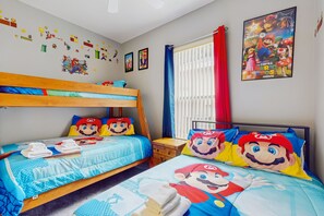 4 bedrooms, iron/ironing board, Internet, bed sheets