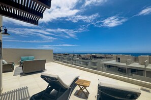 Terrace/patio - Modern studio with rooftop lounge, pools, gym, pickleball & Netflix access (Cabo San Lucas)