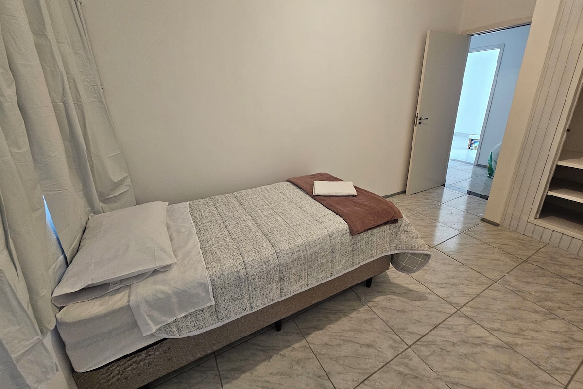 Economy Single Room | Free WiFi, bed sheets