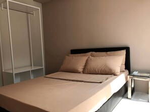 1 bedroom, internet, bed sheets