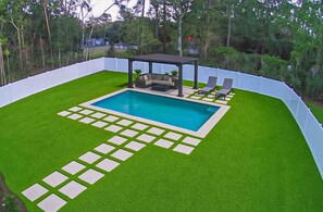 Pool - Charming home with enclosed backyard, W/D, golf simulator-close to beach & golf (Pawleys Island)
